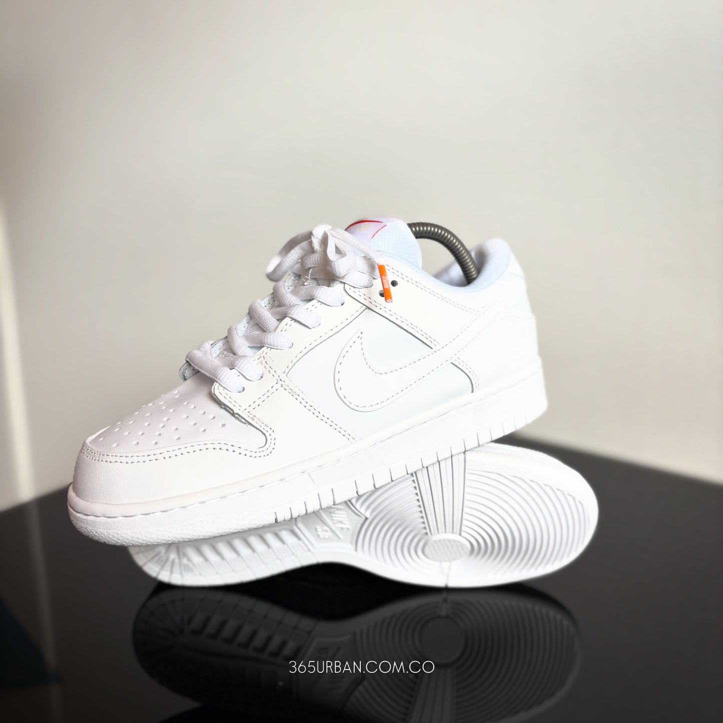 NIKE SB DUNK LOW TRIPLE WHITE