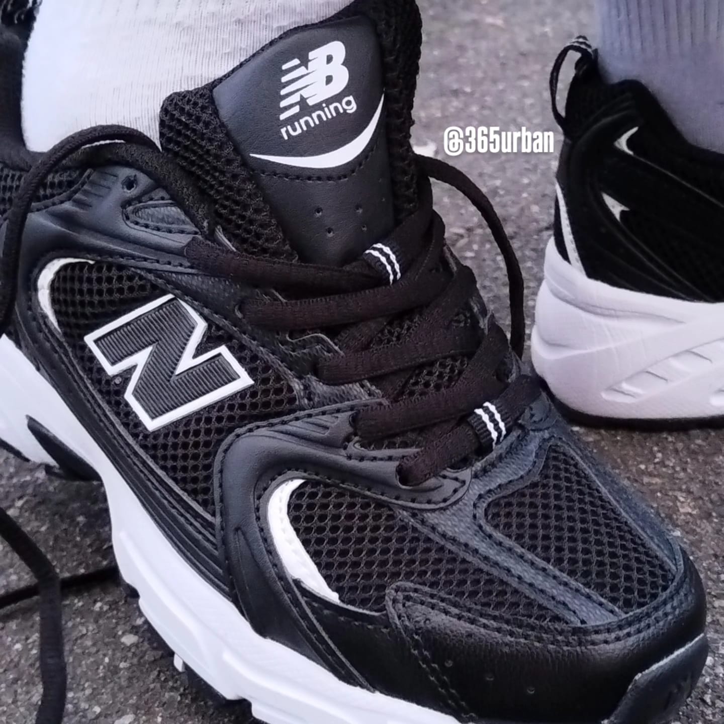 NEW BALANCE 530 NEGRA