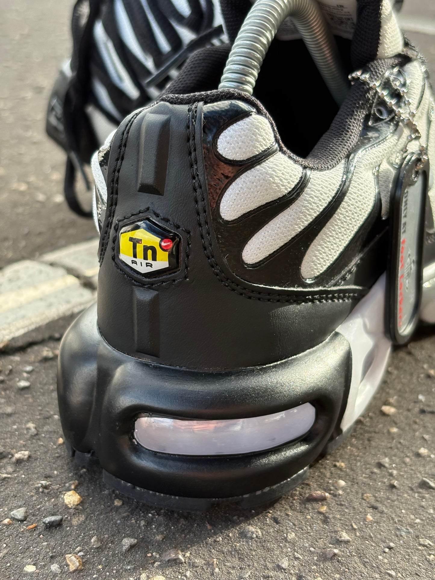 NIKE AIR MAX TN ZEBRA