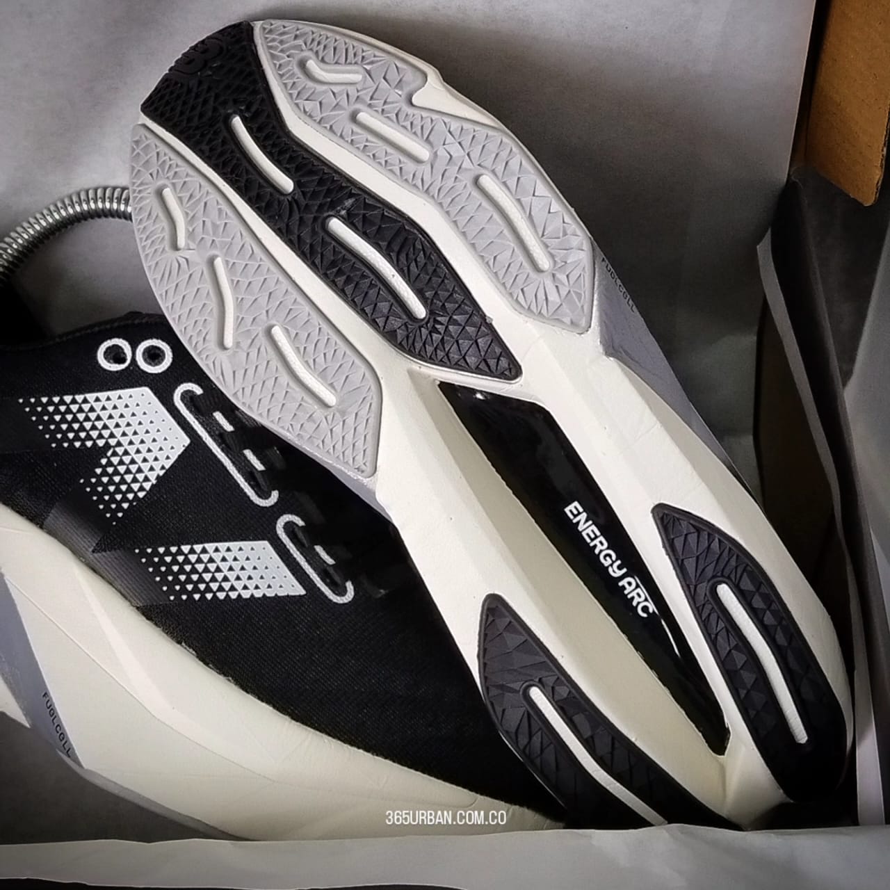 NEW BALANCE ELITE V4