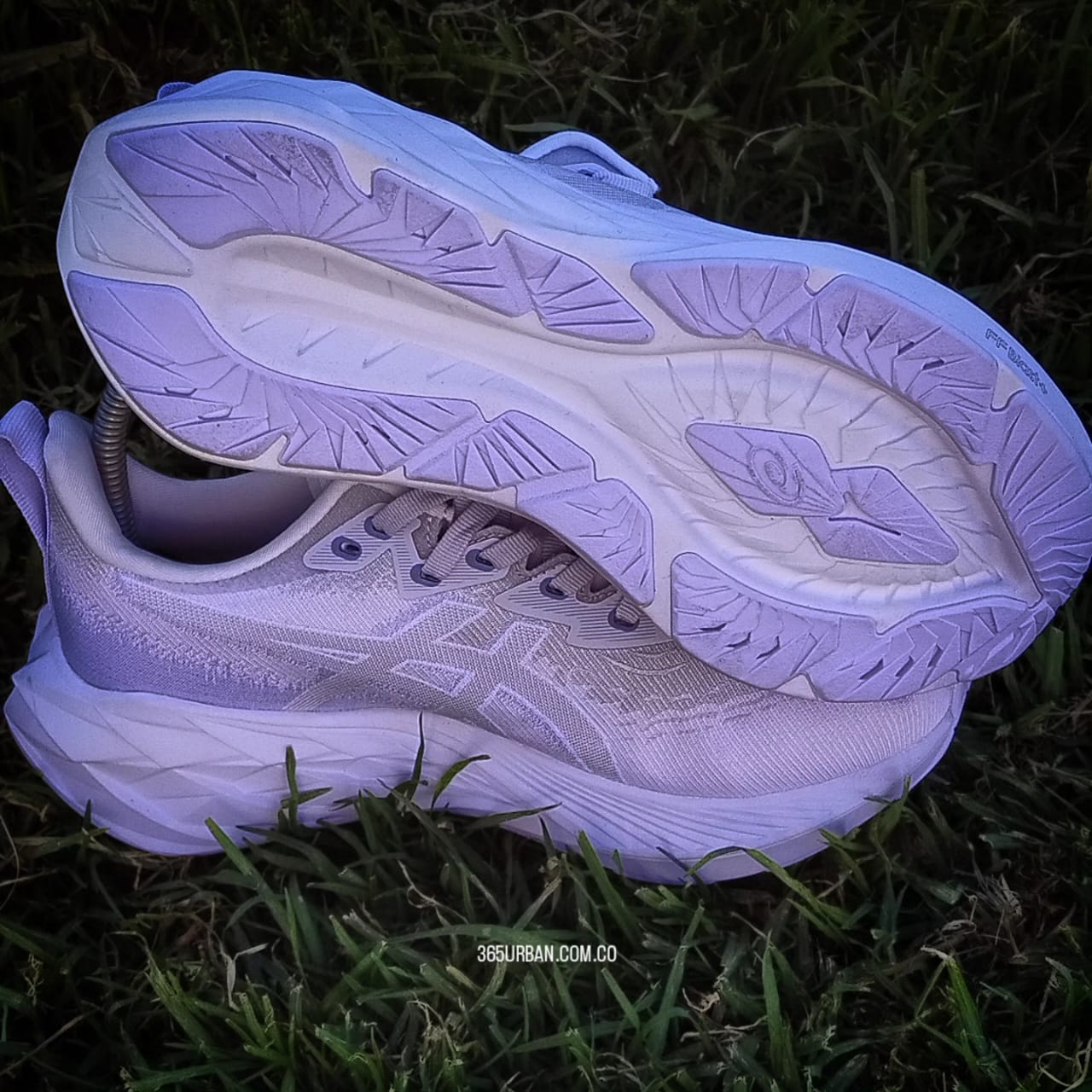 ASICS NOVABLAST 4