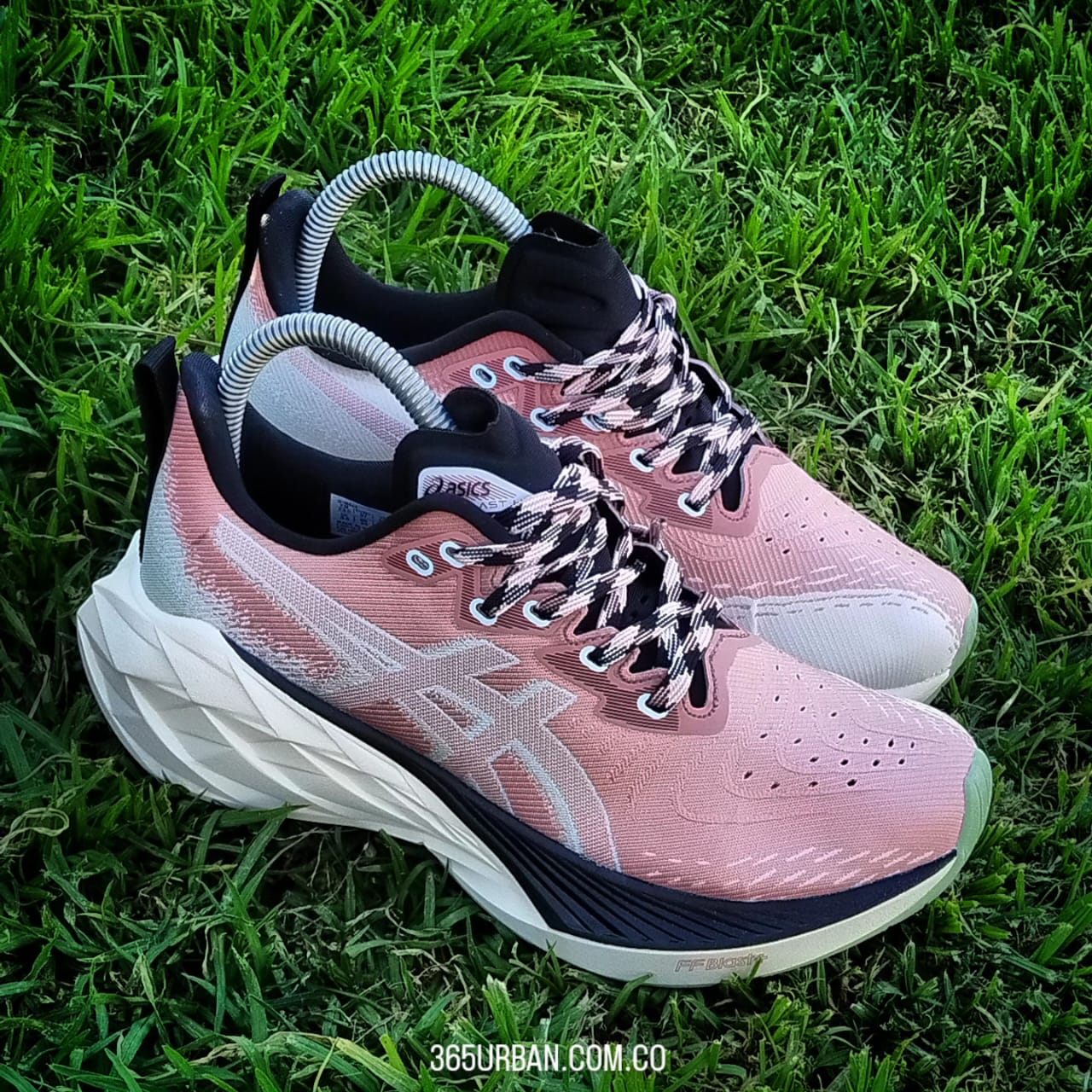 ASICS NOVABLAST 4