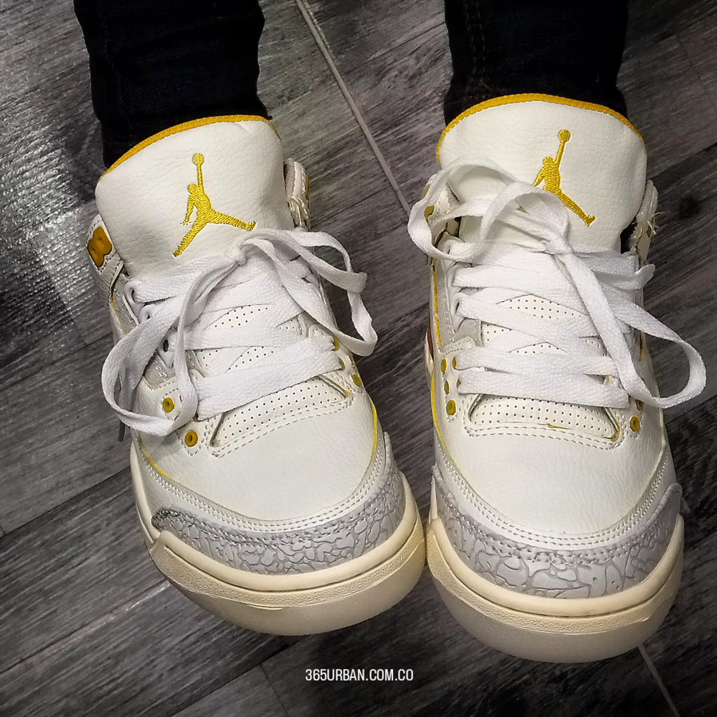AIR JORDAN 3 RETRO J BALVIN 'RIO'