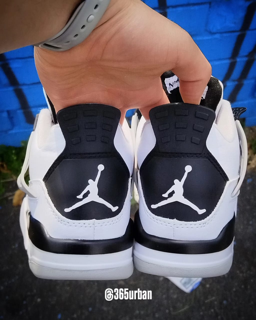 AIR JORDAN 4 RETRO "MILITARY BLACK"