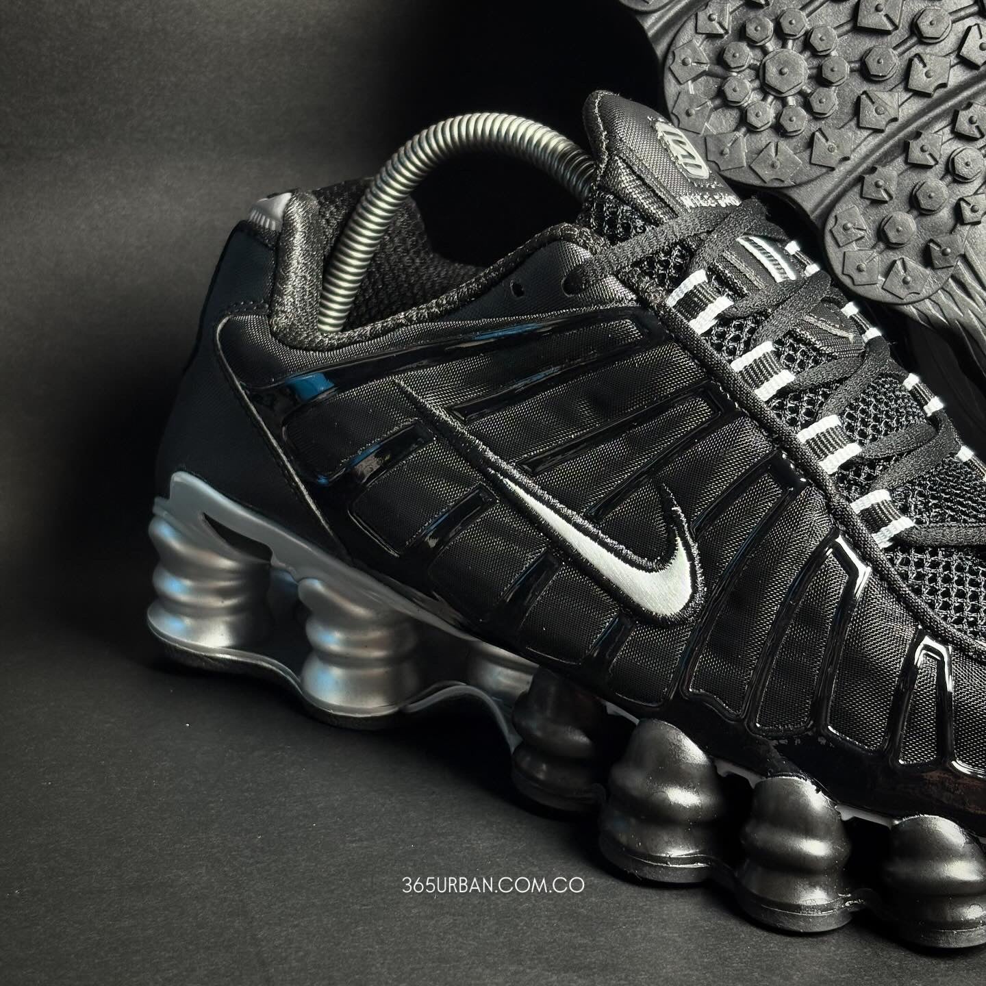 NIKE SHOX TL NEGRO - PLATA