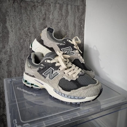 NEW BALANCE 2002 R