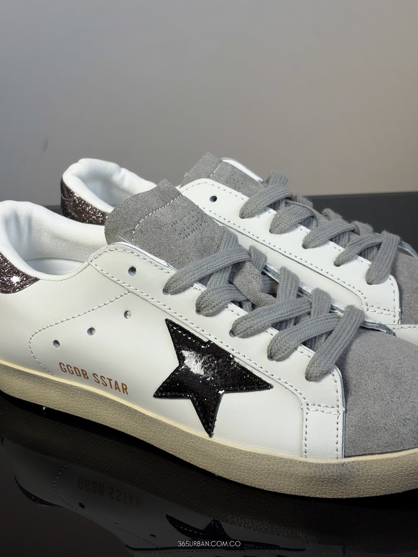 GOLDEN GOOSE SUPER STAR