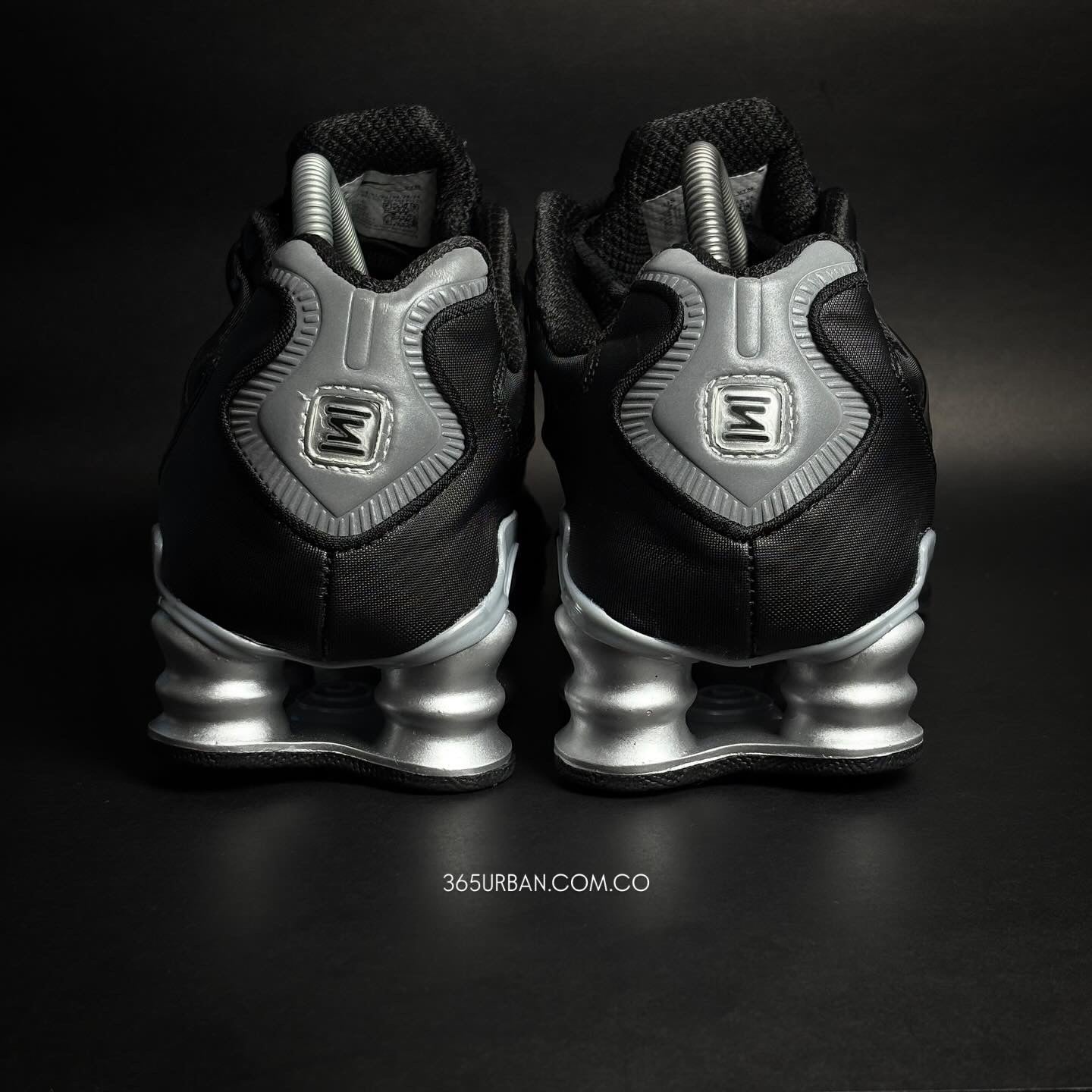 NIKE SHOX TL NEGRO - PLATA