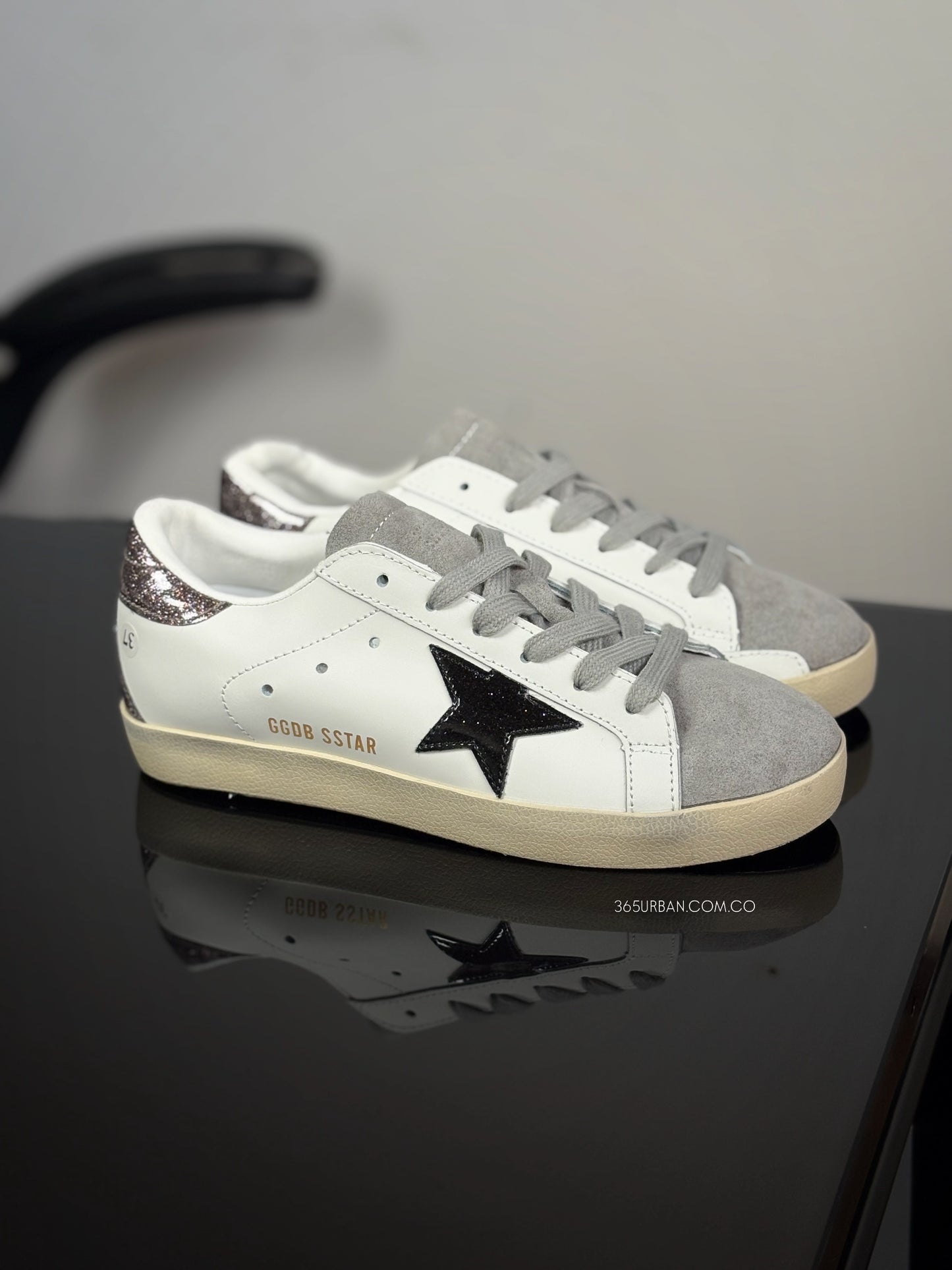 GOLDEN GOOSE SUPER STAR