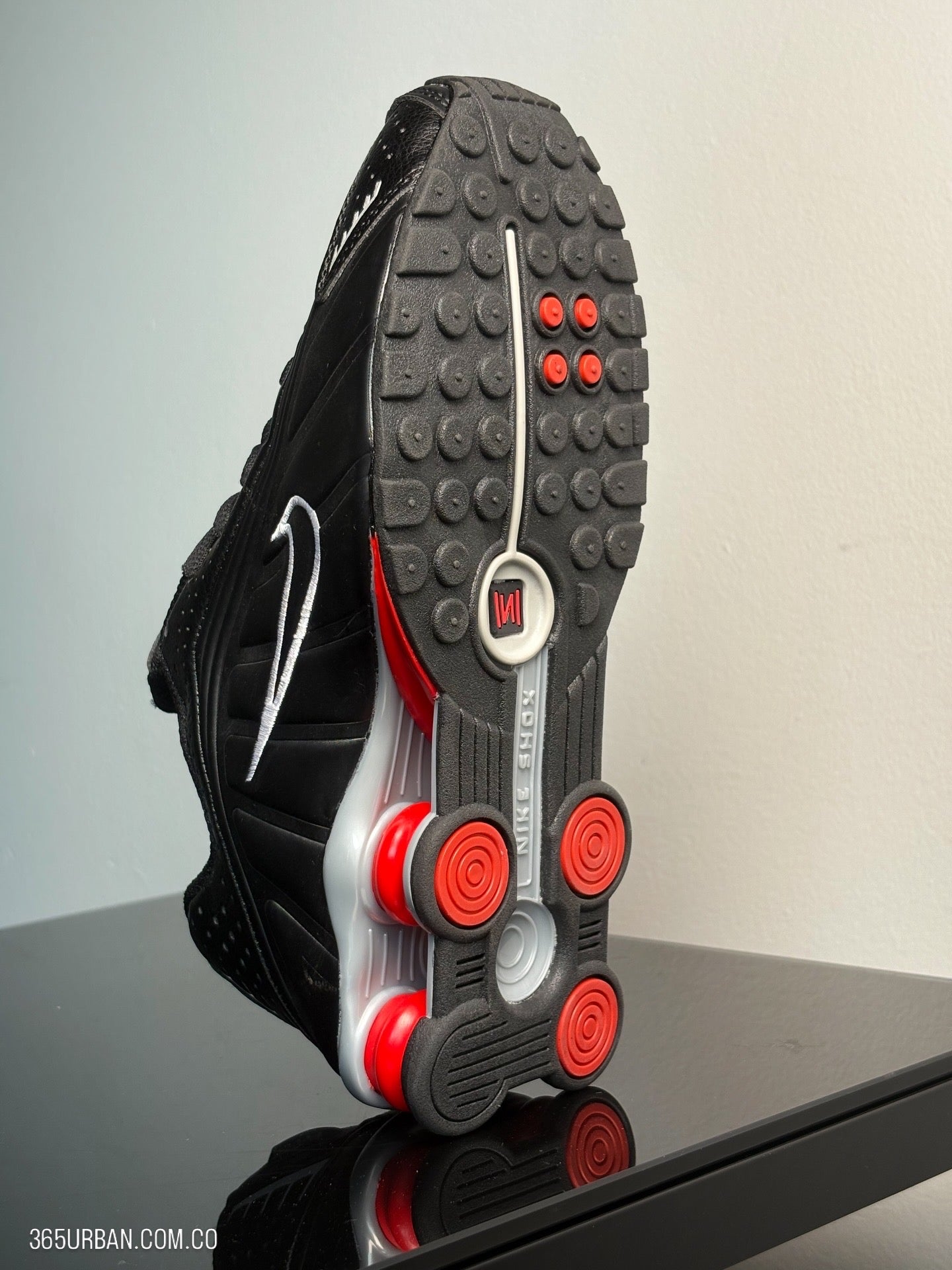NIKE SHOX R4 NEGRO-ROJO