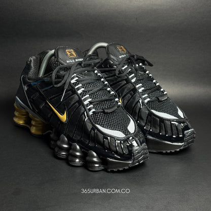 NIKE SHOX TL NEGRO - DORADO