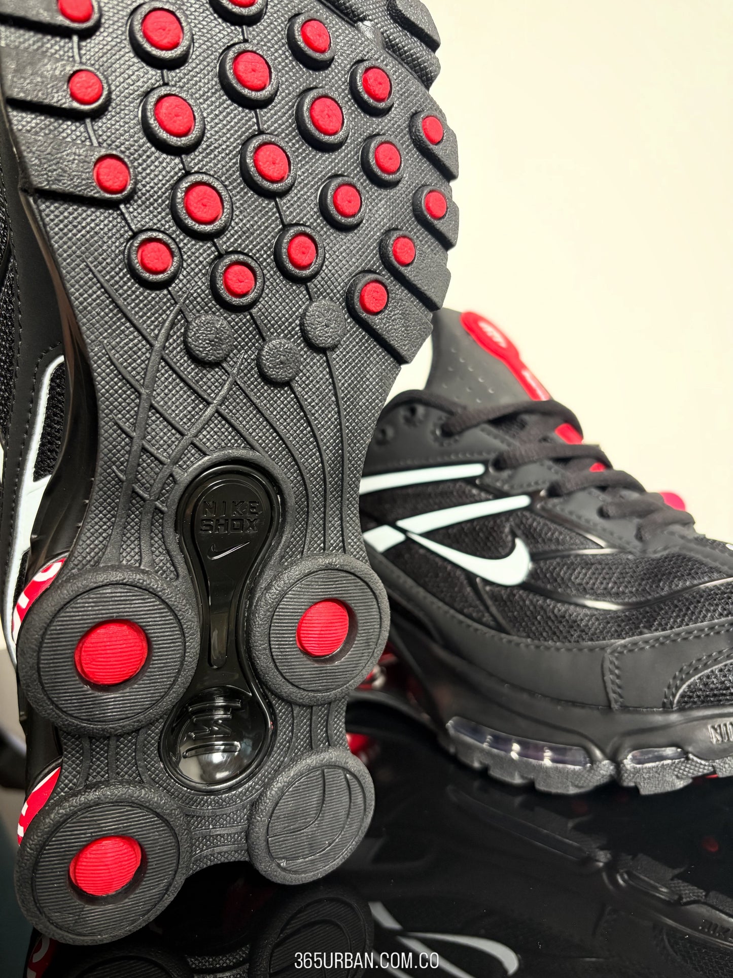 NIKE SHOX SUPREME NEGRO/ROJO
