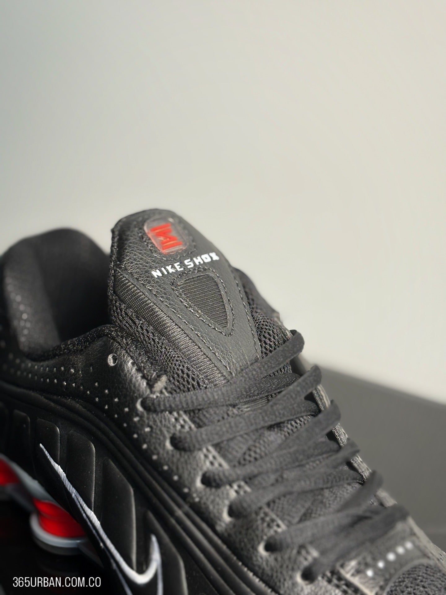 NIKE SHOX R4 NEGRO-ROJO