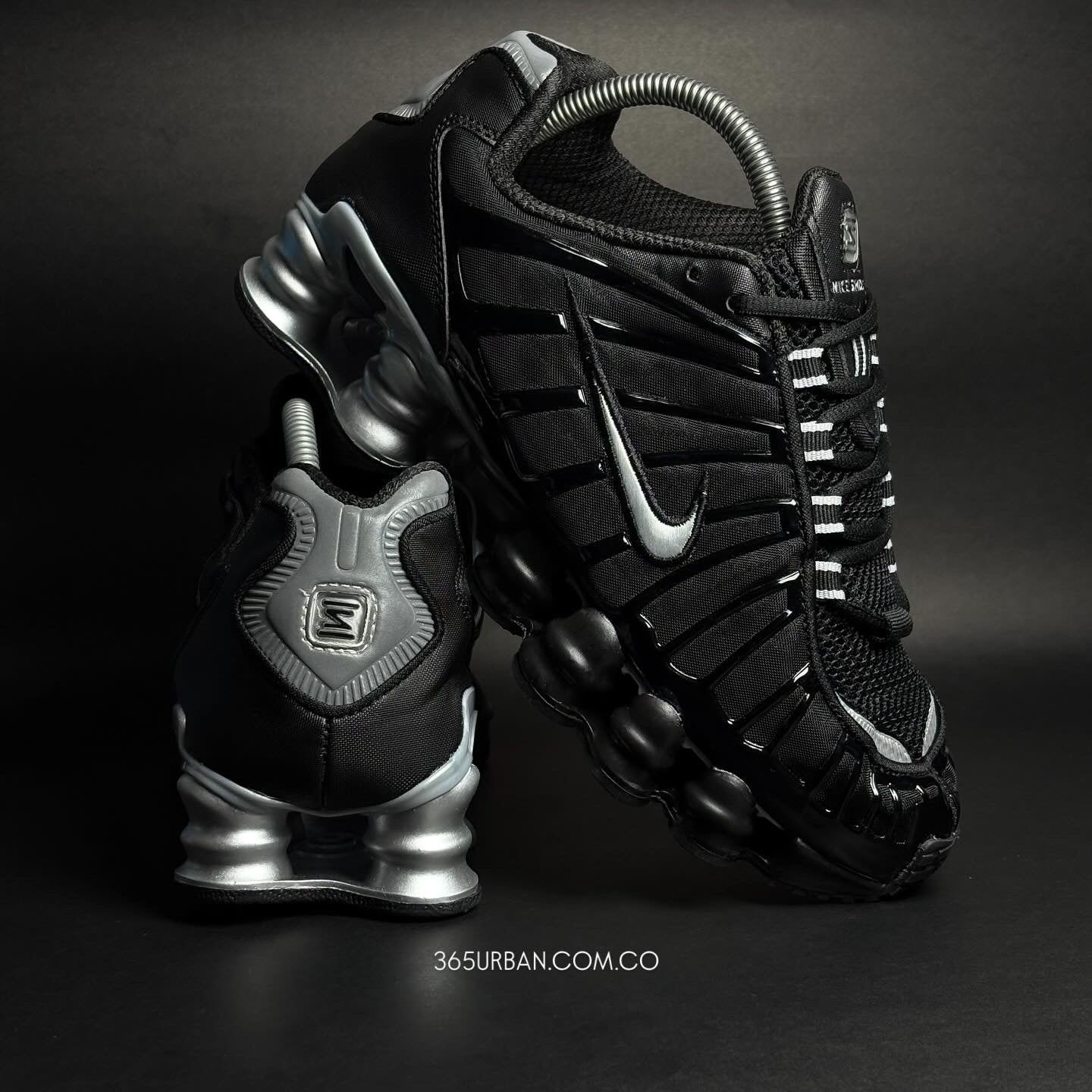 NIKE SHOX TL NEGRO - PLATA