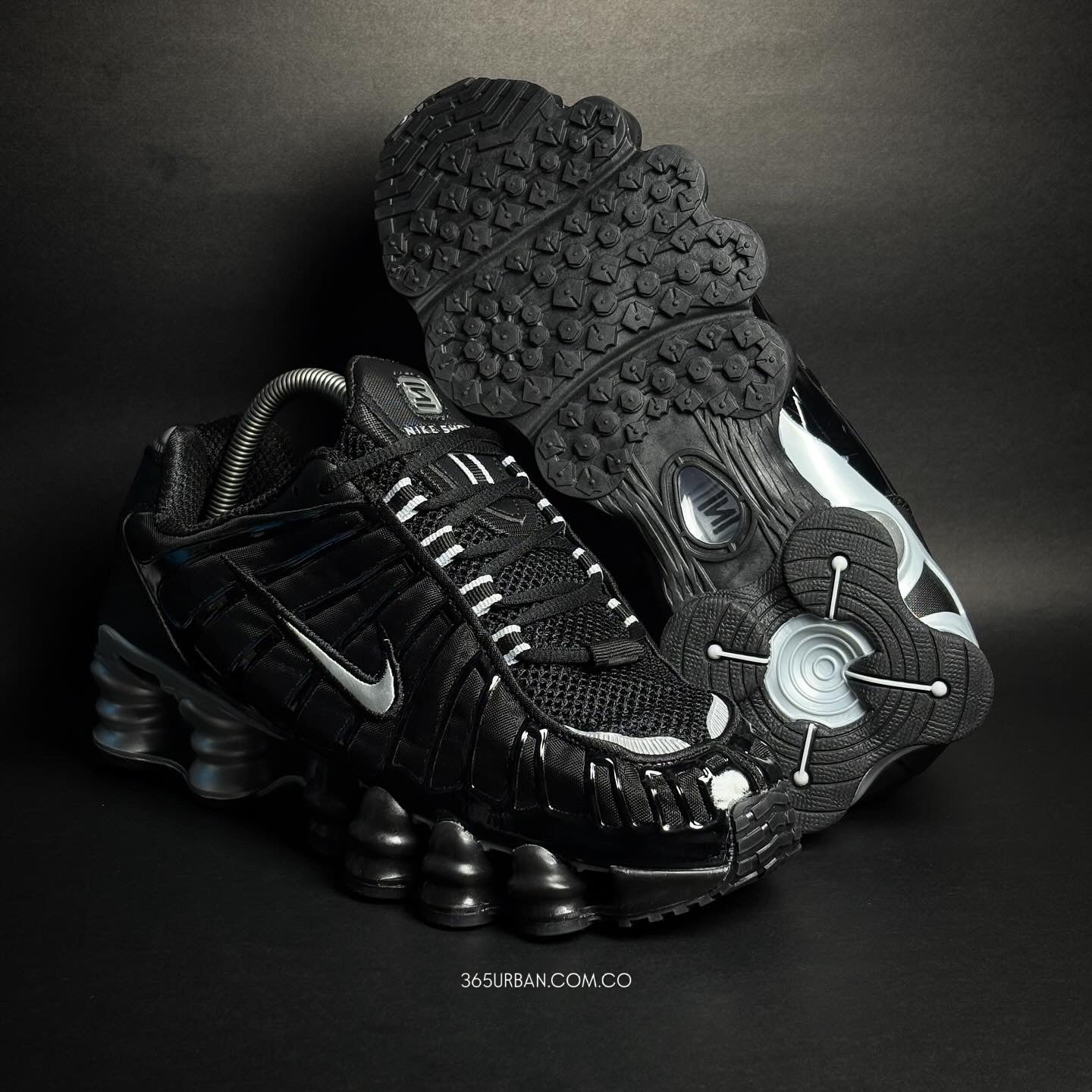 NIKE SHOX TL NEGRO - PLATA