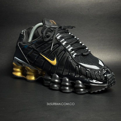 NIKE SHOX TL NEGRO - DORADO