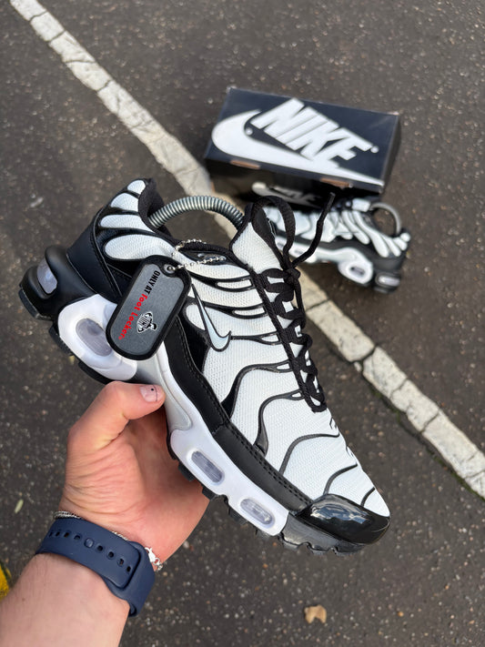 NIKE AIR MAX TN ZEBRA