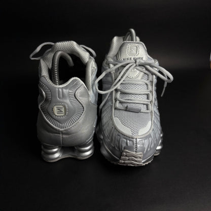 NIKE SHOX TL GRIS PLATA