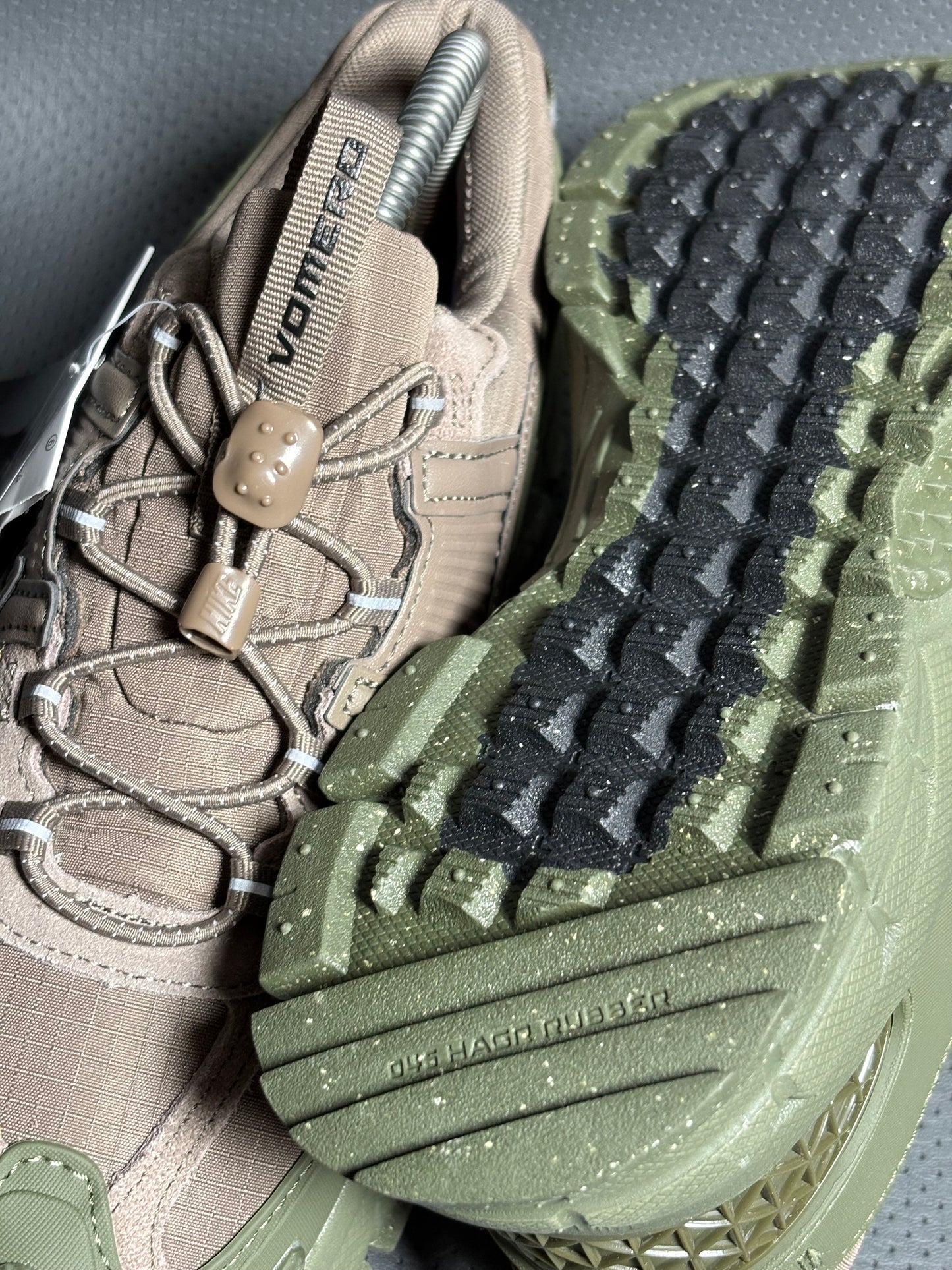 NIKE ZOOM VOMERO 5 ROAM CAFÉ - VERDE