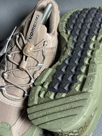 NIKE ZOOM VOMERO 5 ROAM CAFÉ - VERDE