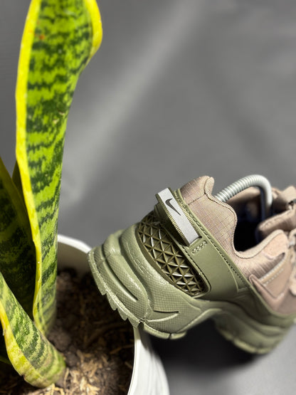 NIKE ZOOM VOMERO 5 ROAM CAFÉ - VERDE