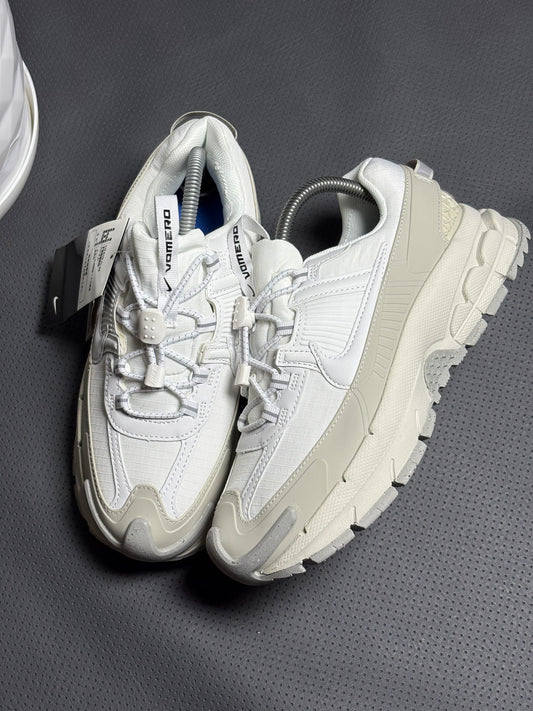 NIKE ZOOM VOMERO 5 ROAM BLANCO