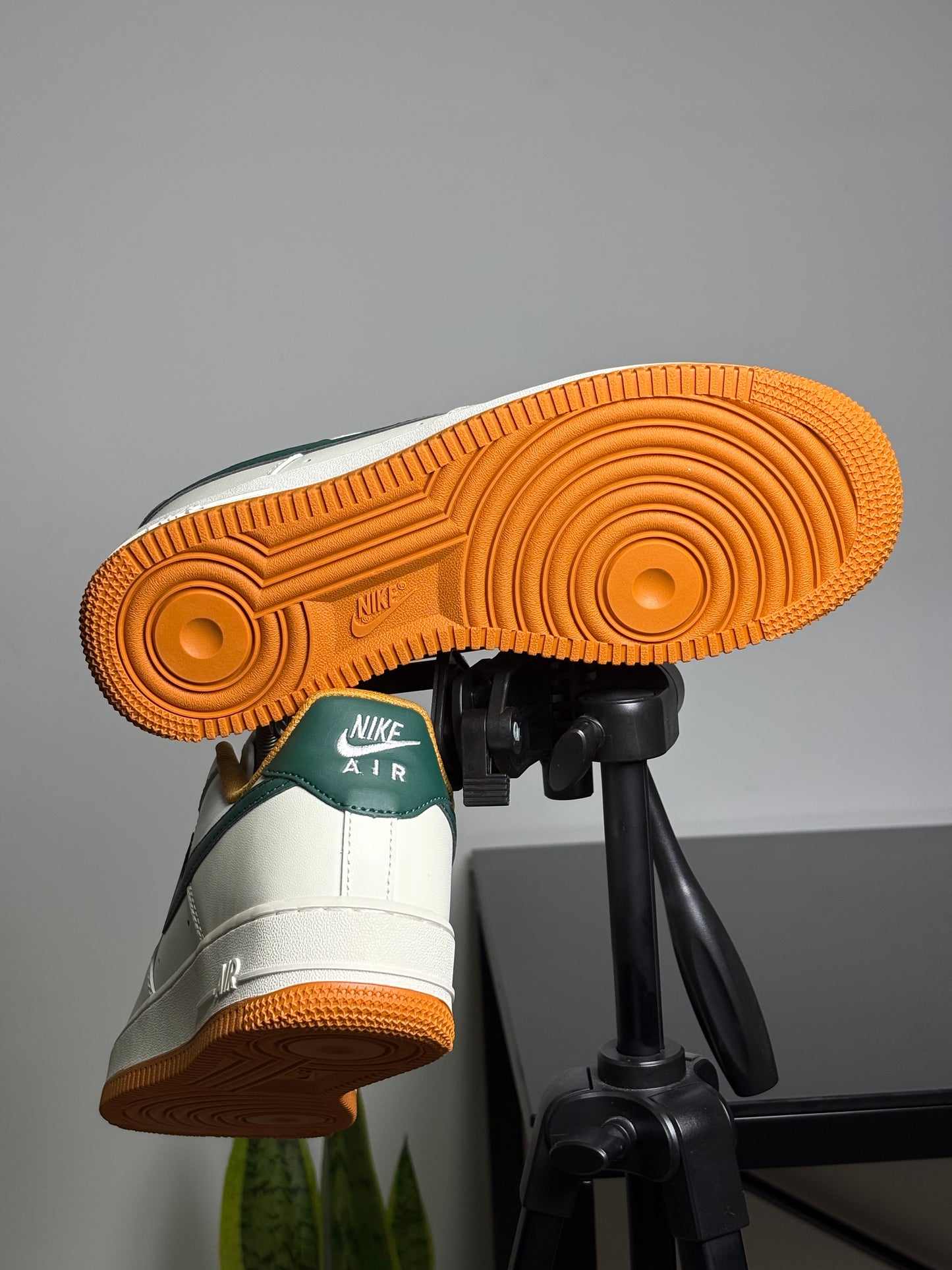 NIKE AIR FORCE ONE CREAM GREEN