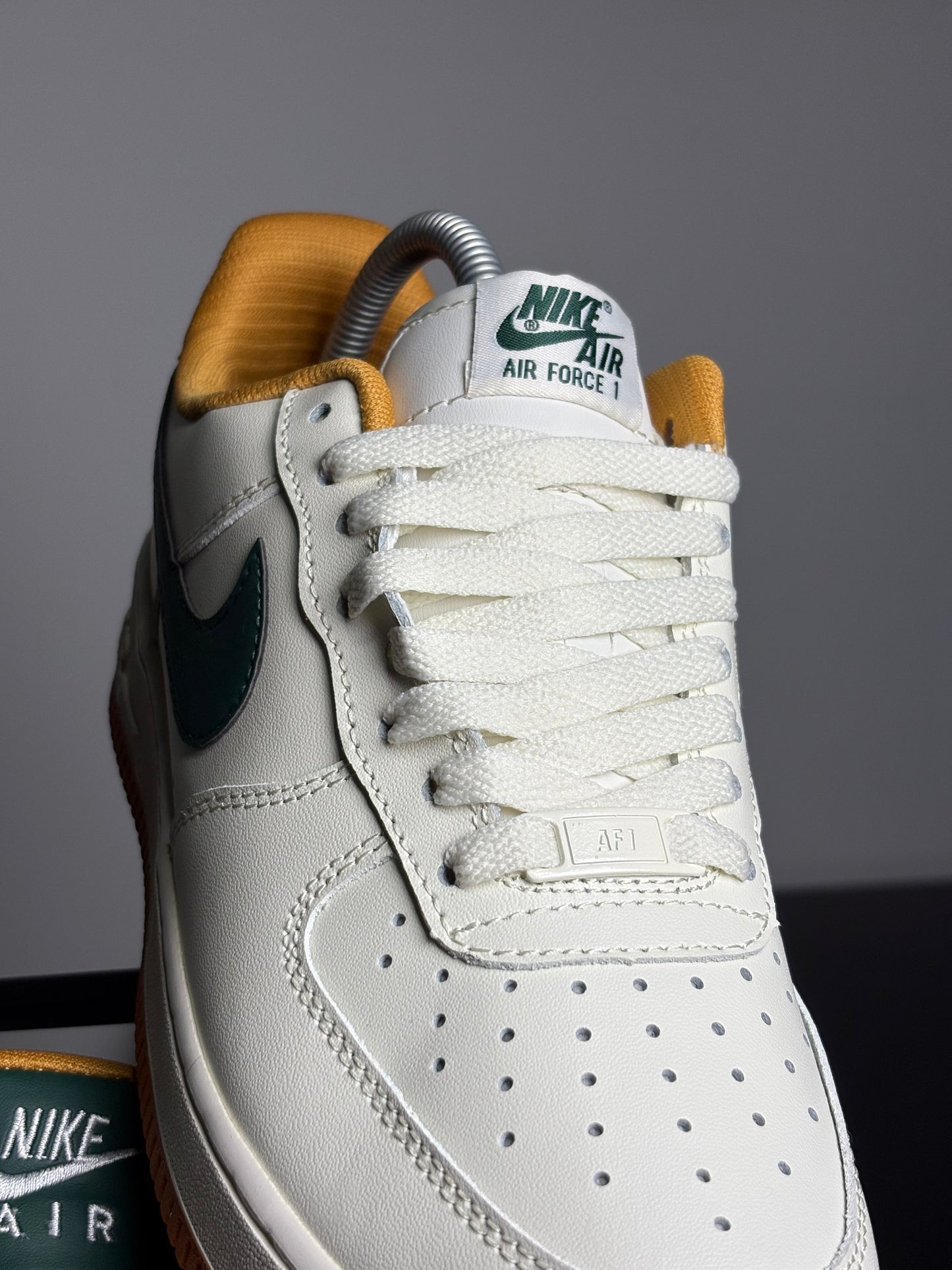 NIKE AIR FORCE ONE CREAM GREEN
