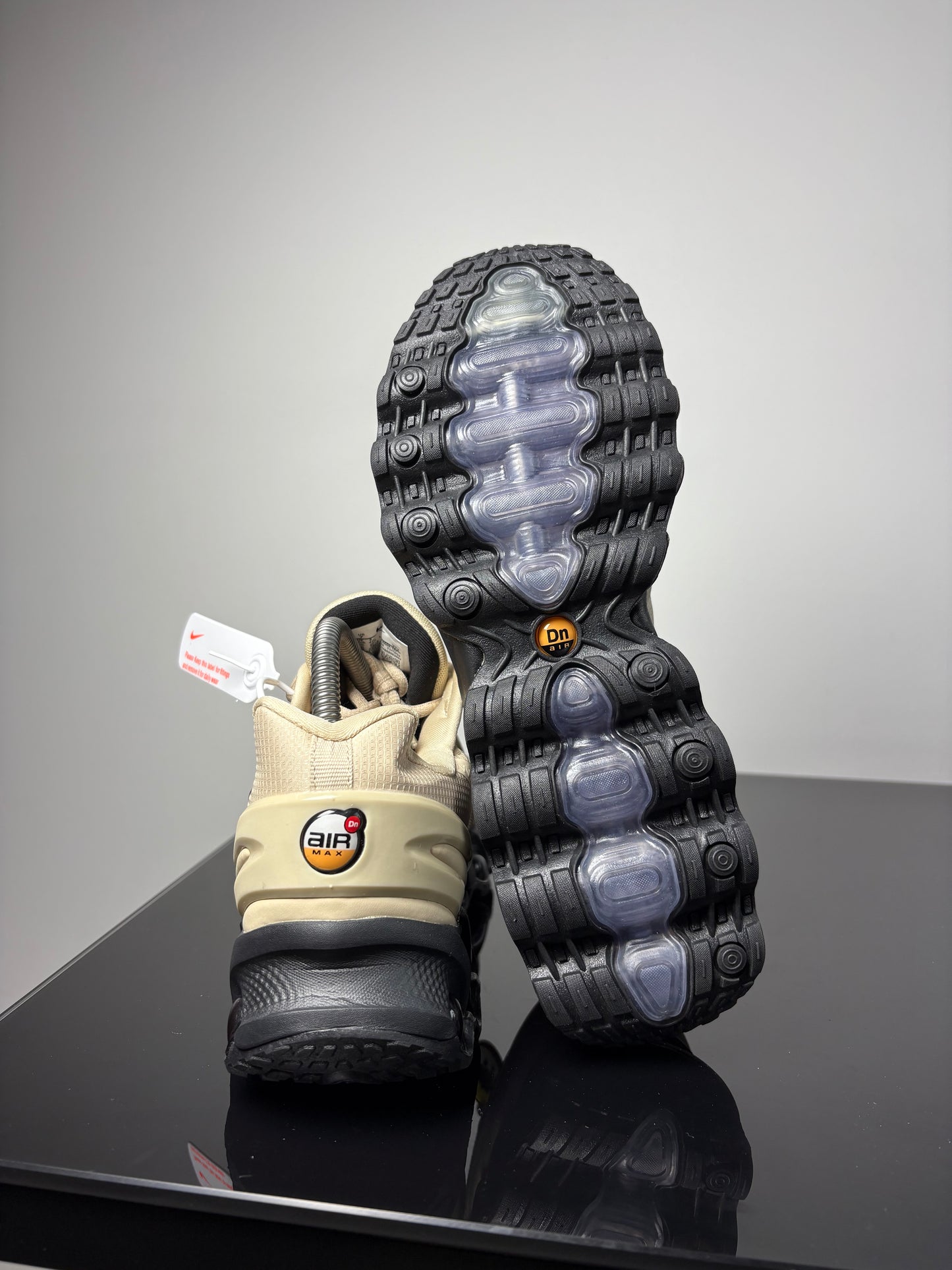 NIKE AIR MAX DN CREAM