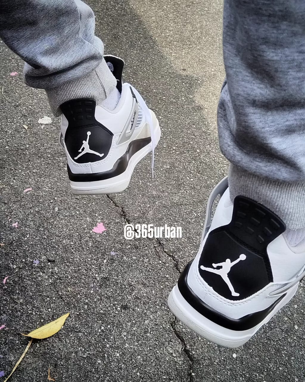 AIR JORDAN 4 RETRO "MILITARY BLACK"