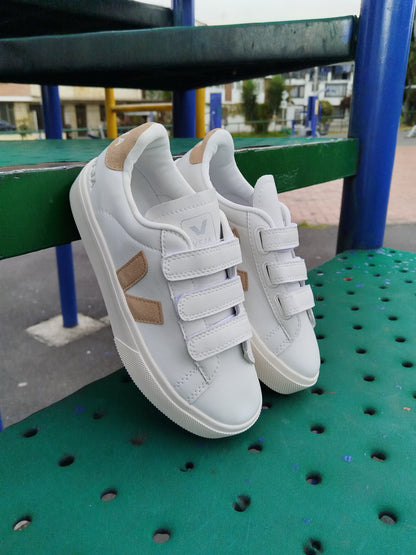 VEJA RECIFE LEATHER WHITE SABLE