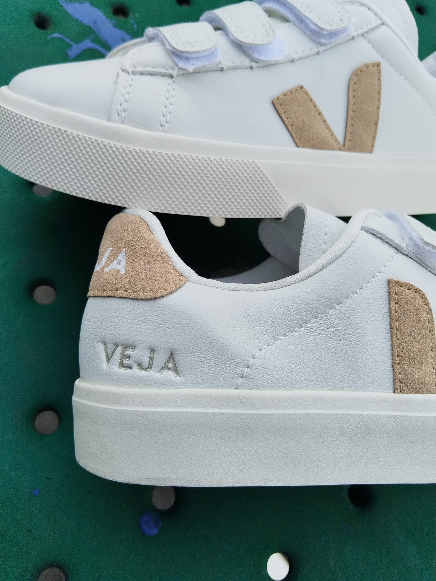 VEJA RECIFE LEATHER WHITE SABLE