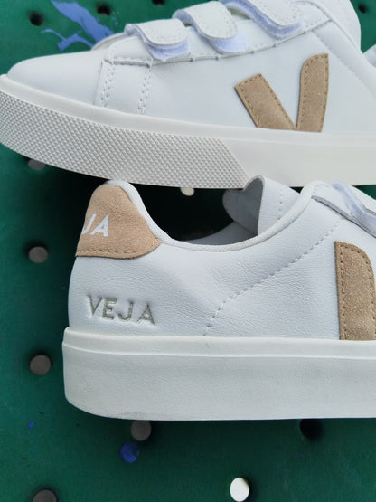VEJA RECIFE LEATHER WHITE SABLE