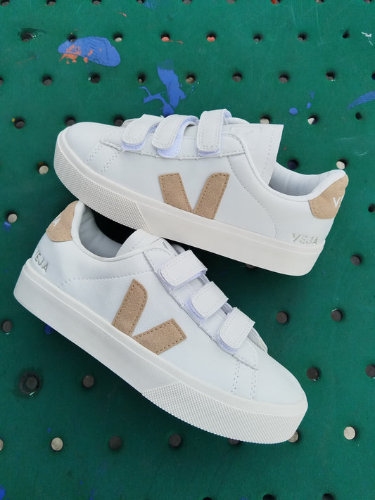 VEJA RECIFE LEATHER WHITE SABLE